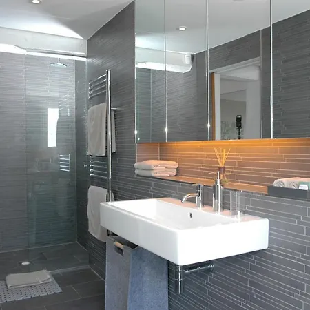Villefranche-sur-mer Sleeps 10 Pool Air Con *